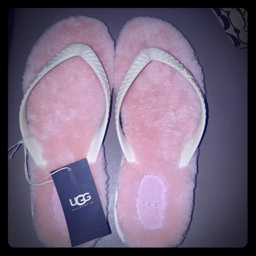 BNWT UGG flip flops
